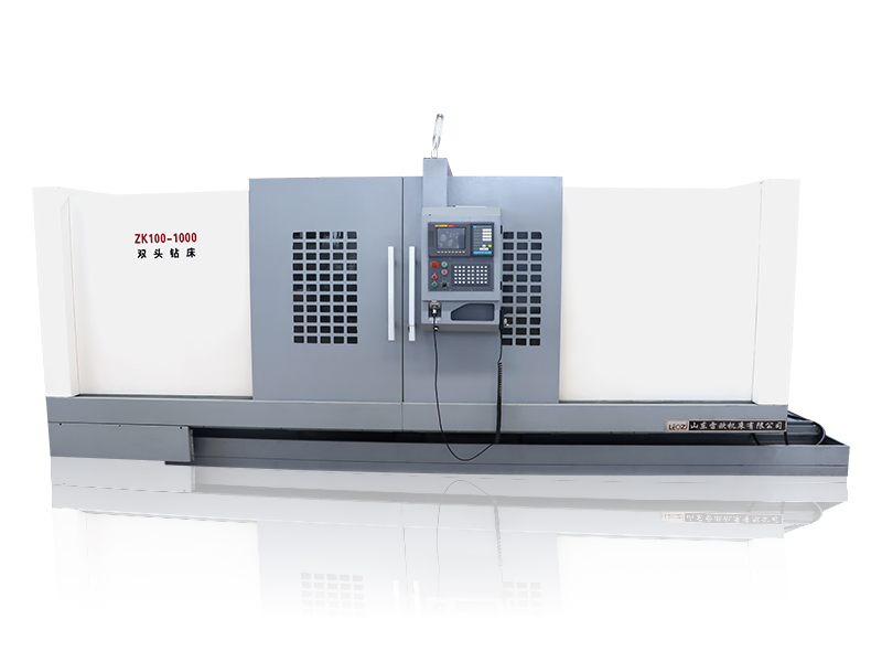 客户来生产车间查看了解双头钻床、双头车床，咨询购买意见。