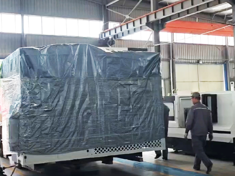 雷欧机床发货三台车床去参加广东东莞会展